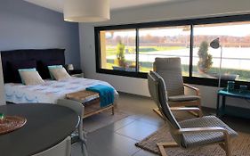 Gite-Grand studio contemporain proche Toulouse dans domaine Equestre